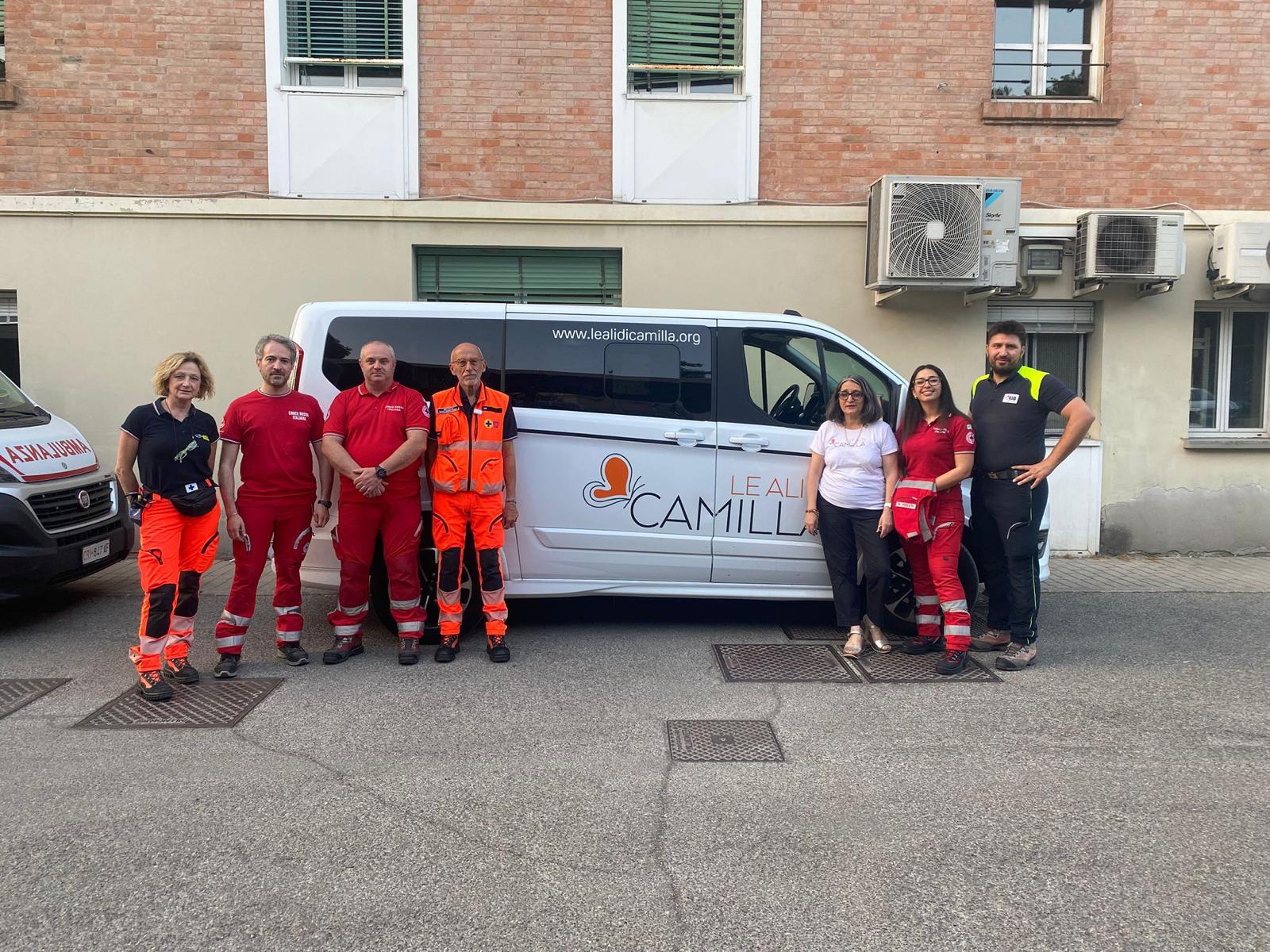 Il team che ha consentito il trasporto della bambina verso il Policlinico di Modena