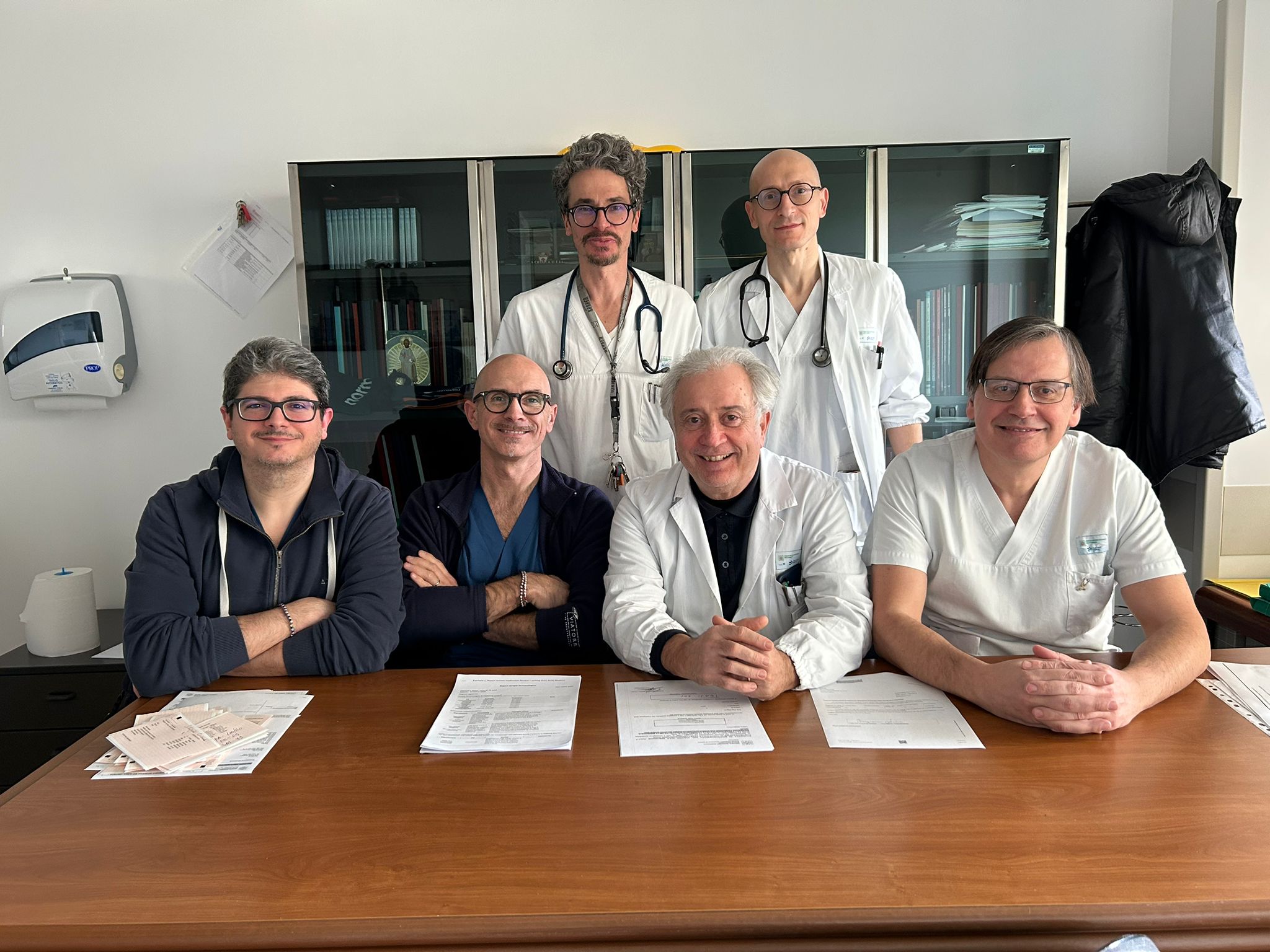 In alto, il Dottor Arioli (a sinistra) e il Dottor Vazzana. In basso, da sinistra: Dottor Casari, Dottor Caporali, Dottor Brugioni e Dottor Baldini