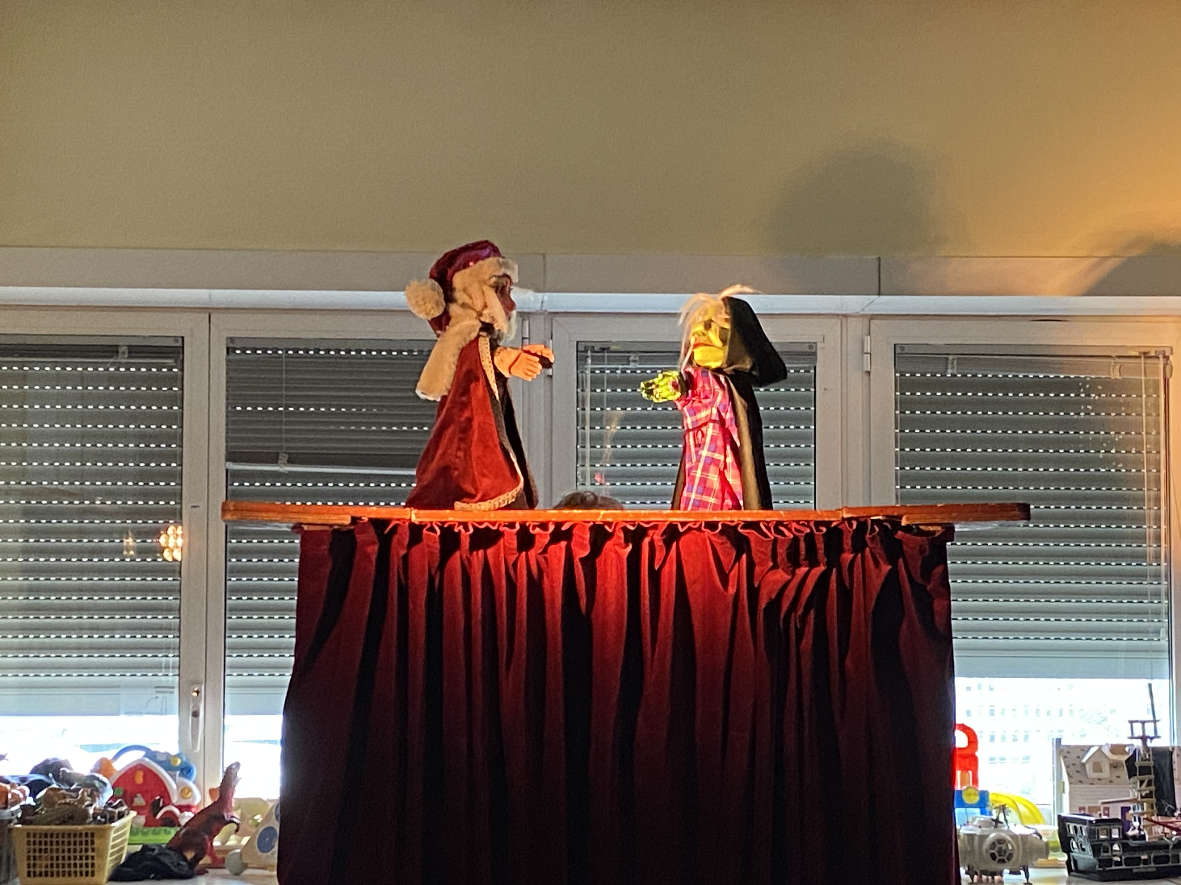 “I Burattini della Commedia” donano al Policlinico giochi al servizio comunale “Spazio incontro” in Pediatria