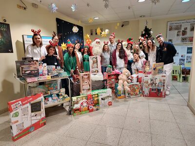 La donazione dei volontari della Scuola “Dante Alighieri” di Modena