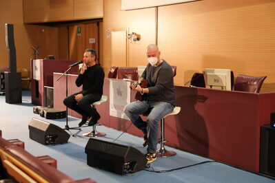 Un momento delle prove col chitarrista Emiliano Fantuzzi