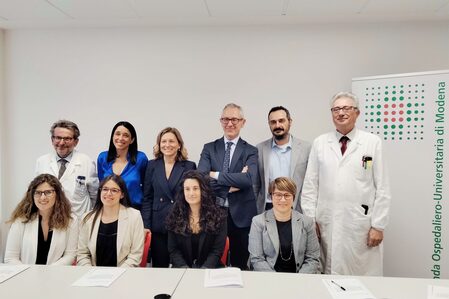 Foto di gruppo insieme ai ricercatori