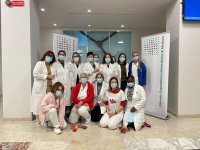 Il gruppo al punto informativo del Policlinico