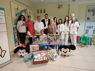 La consegna della donazione in Pediatria