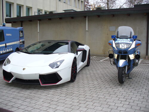 Le Lamborghini esposte al Policlinicio