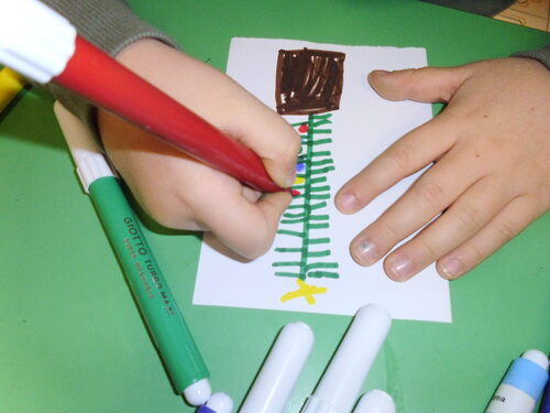 La magia dei colori a Natale: i bambini disegnano per i pazienti del Policlinico e dell'Ospedale Civile