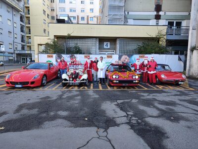 Il Club Motori di Modena di fronte al Policlinico