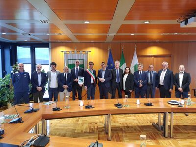 L'intera delegazione assieme a Michele de Pascale
