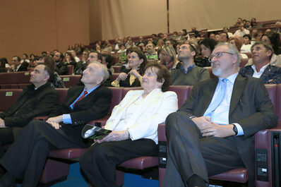 I coniugi Burani e la platea dell'evento