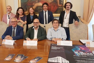 La photo opportunity della conferenza stampa di presentazione