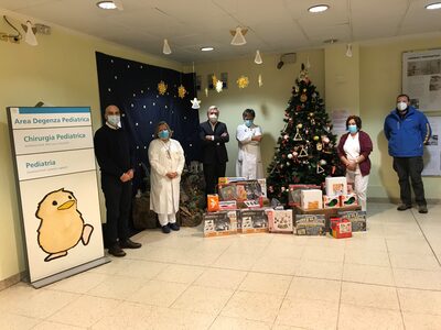 New Holland dona 50 giocattoli alla Pediatria del Policlinico