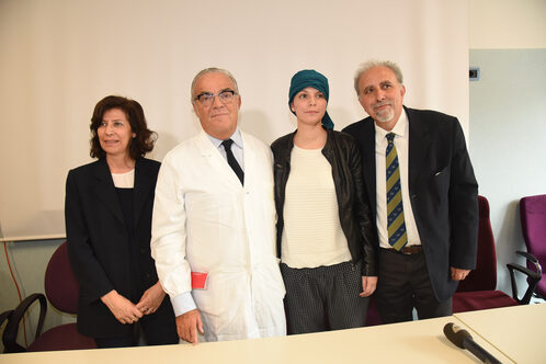 Laura col prof. Giorgio De Santis e i genitori