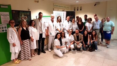 Il gruppo dei donatori assieme ai rappresentanti del reparto e di AOU