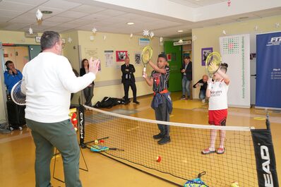 Una simulazione di tennis in corsia