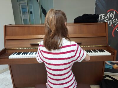 Eleonora Barbanti al pianoforte